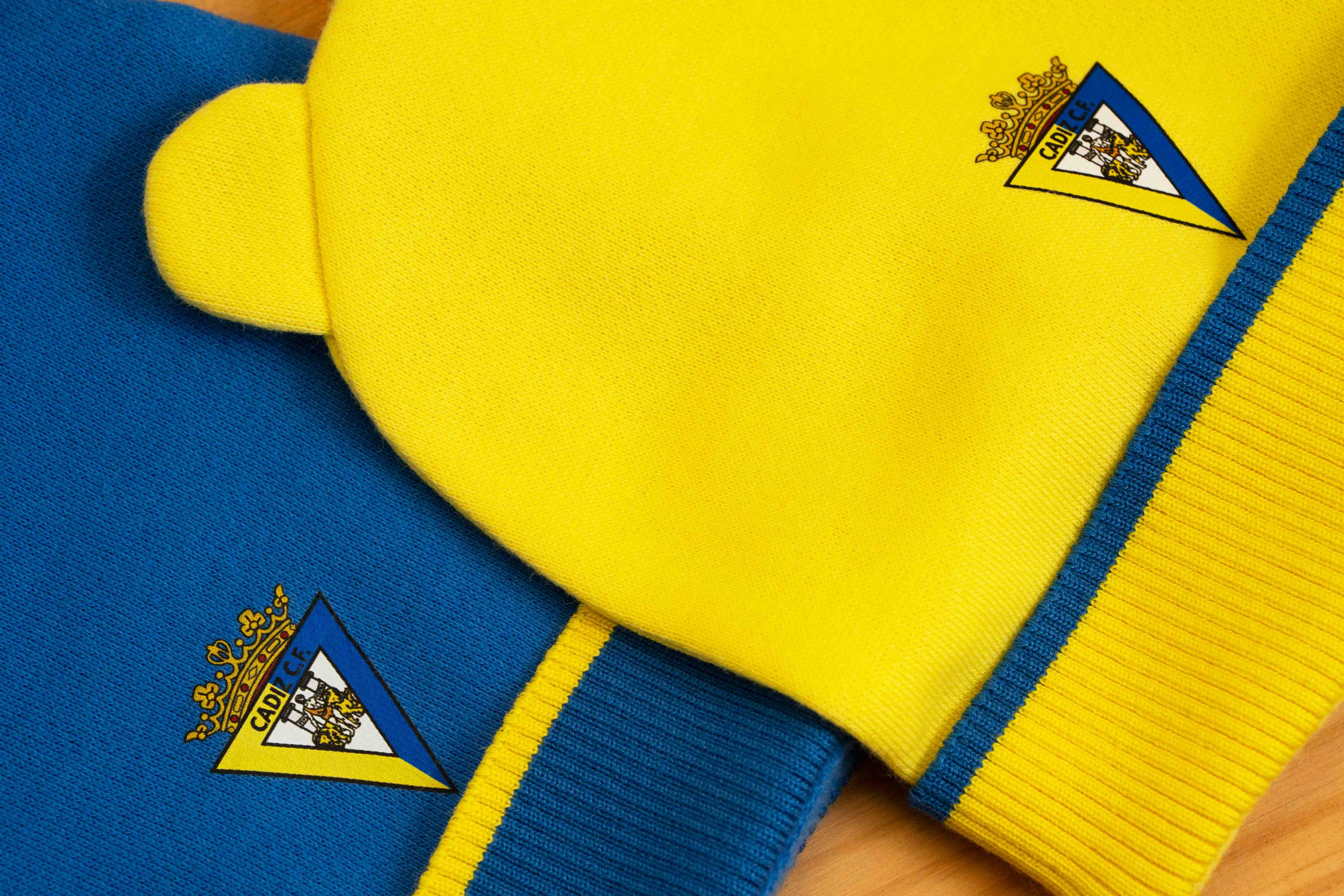 Gorro amarillo con orejitas bebé - Cádiz CF