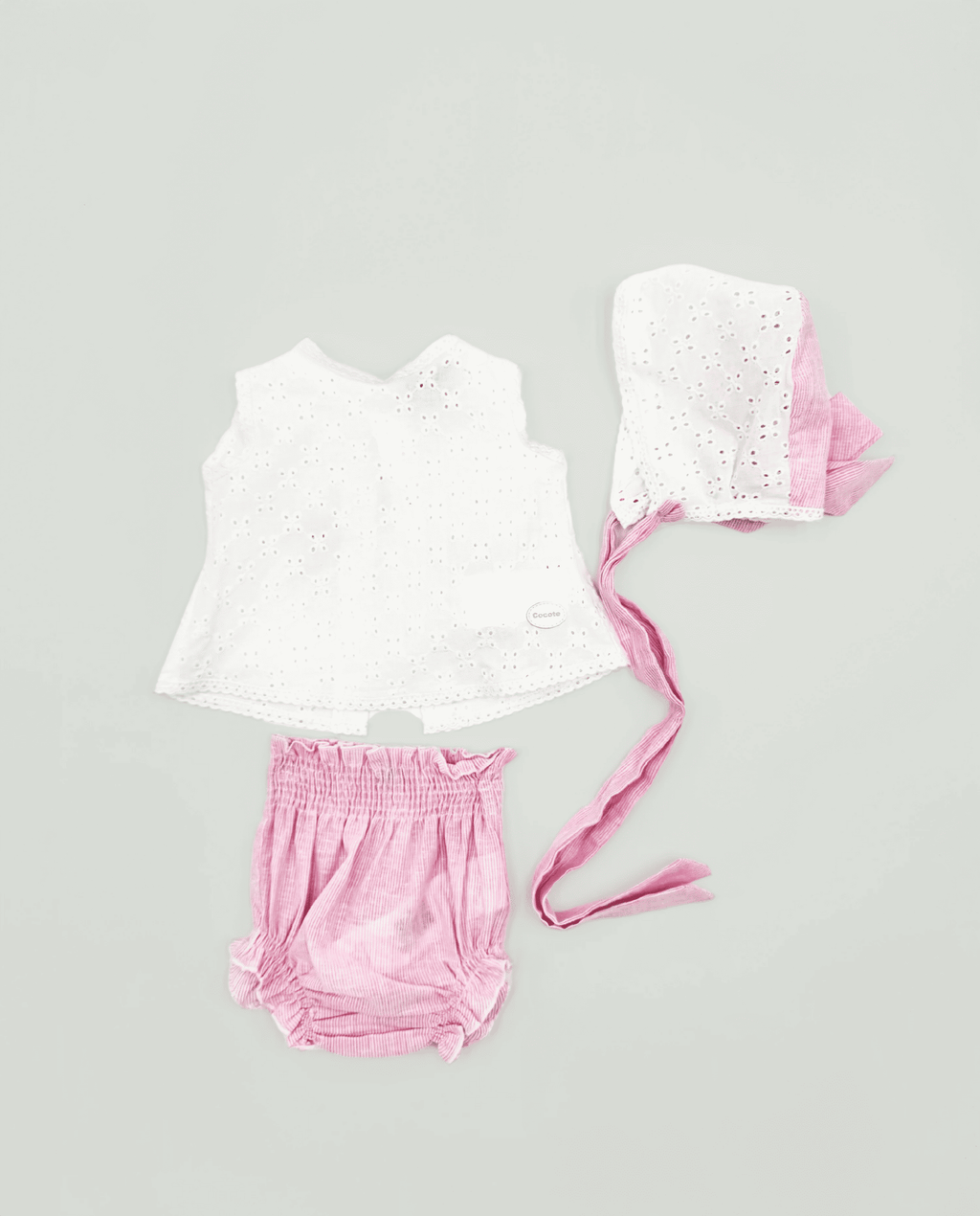 Conjunto vestido. braguita y capota bordado rosa recién nacida | Cocote by Charanga