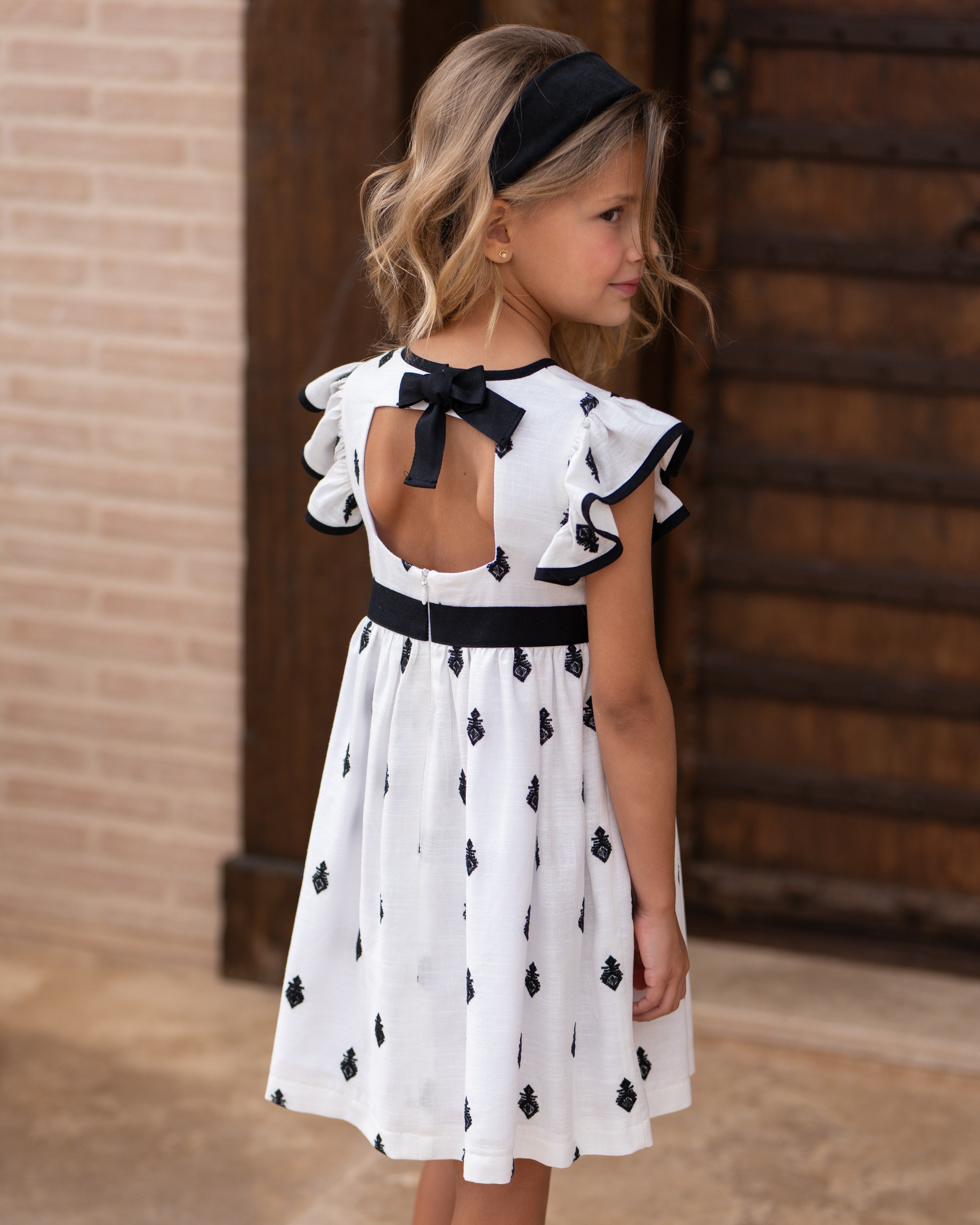 Vestido niña bordado negro con lazo | Cocote by Charanga