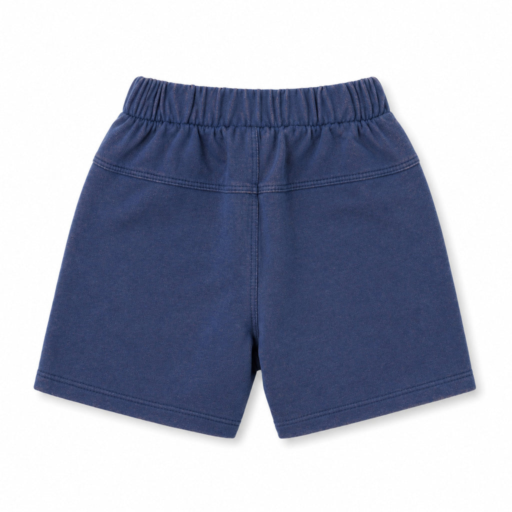 Bermuda infantil azul con parches tropicales