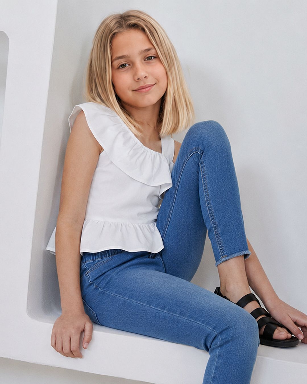 Blusa niña blanca con volante