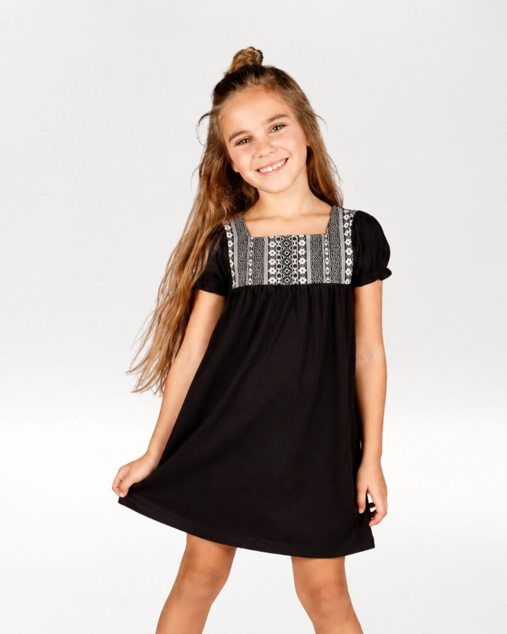 Vestido niña negro bordado
