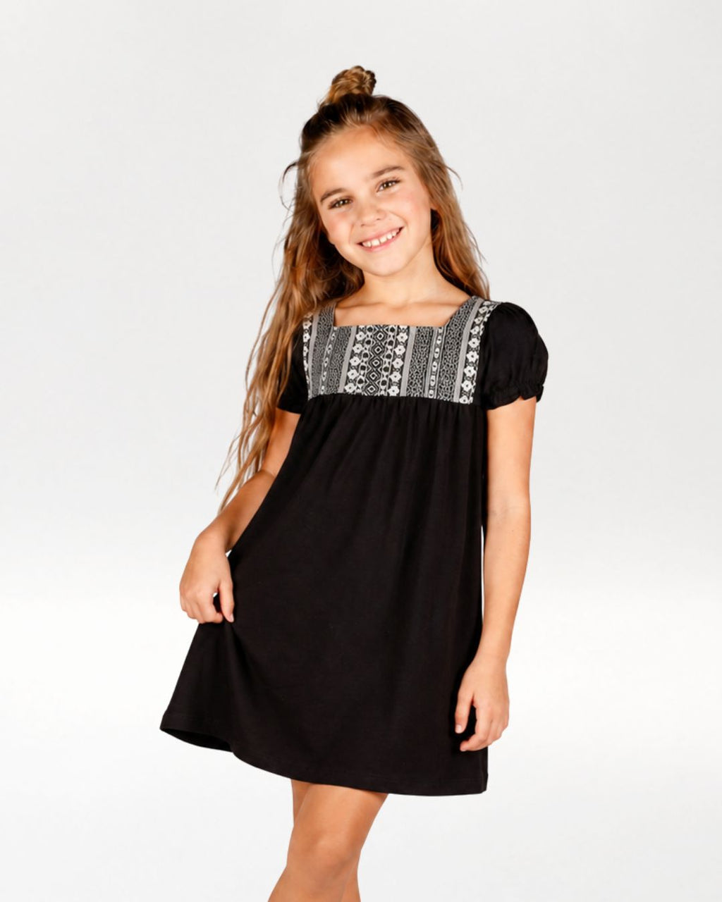 Vestido niña negro bordado