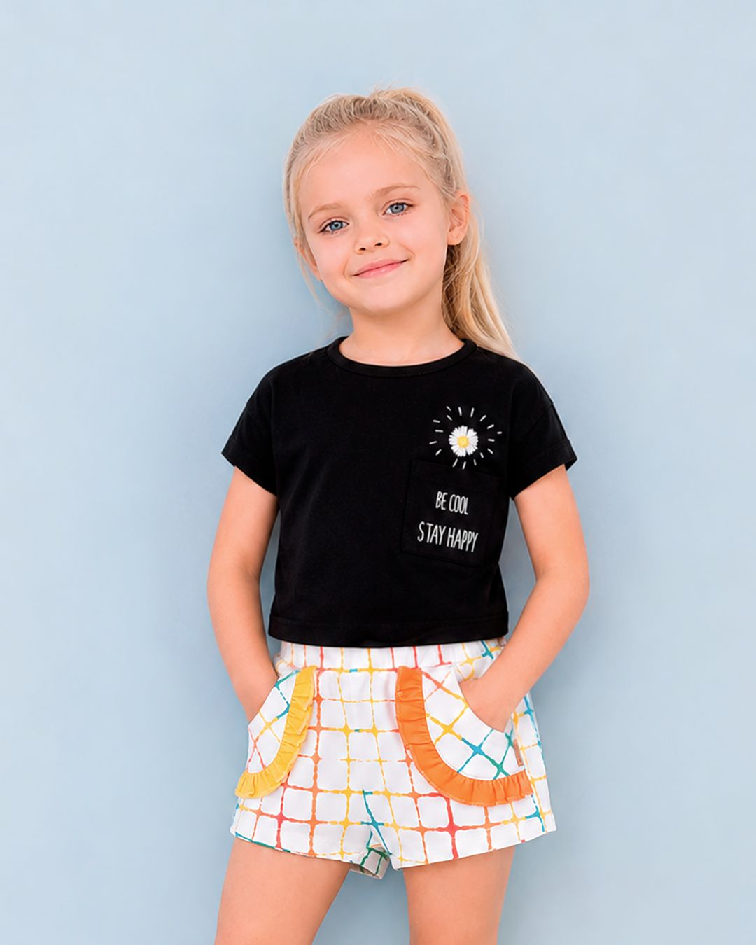 Camiseta niña negra con bolsillo margarita