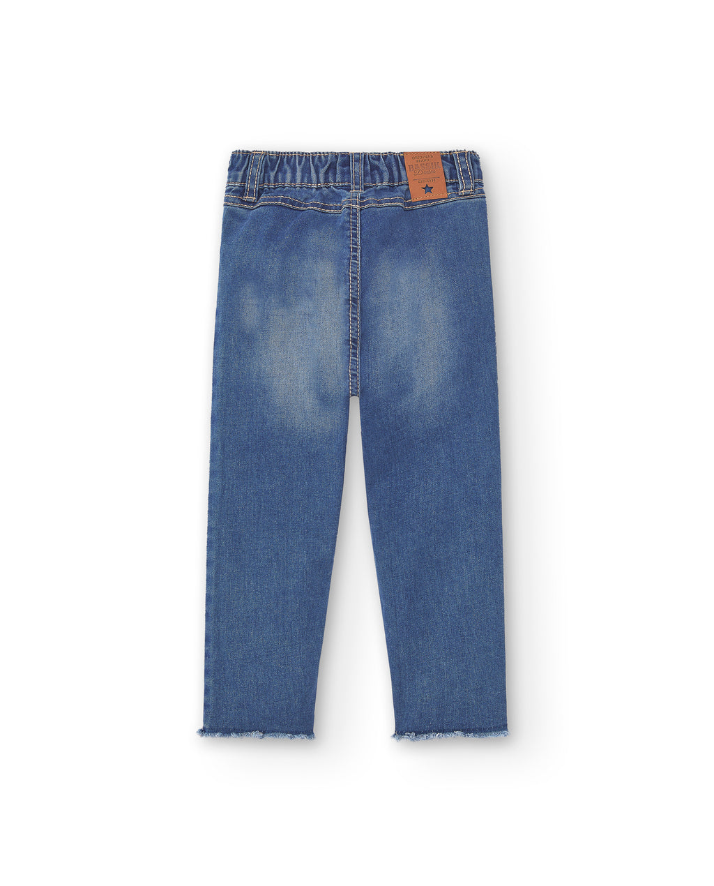 vista trasera pantalón vaquero niña azul con pernera ajustada