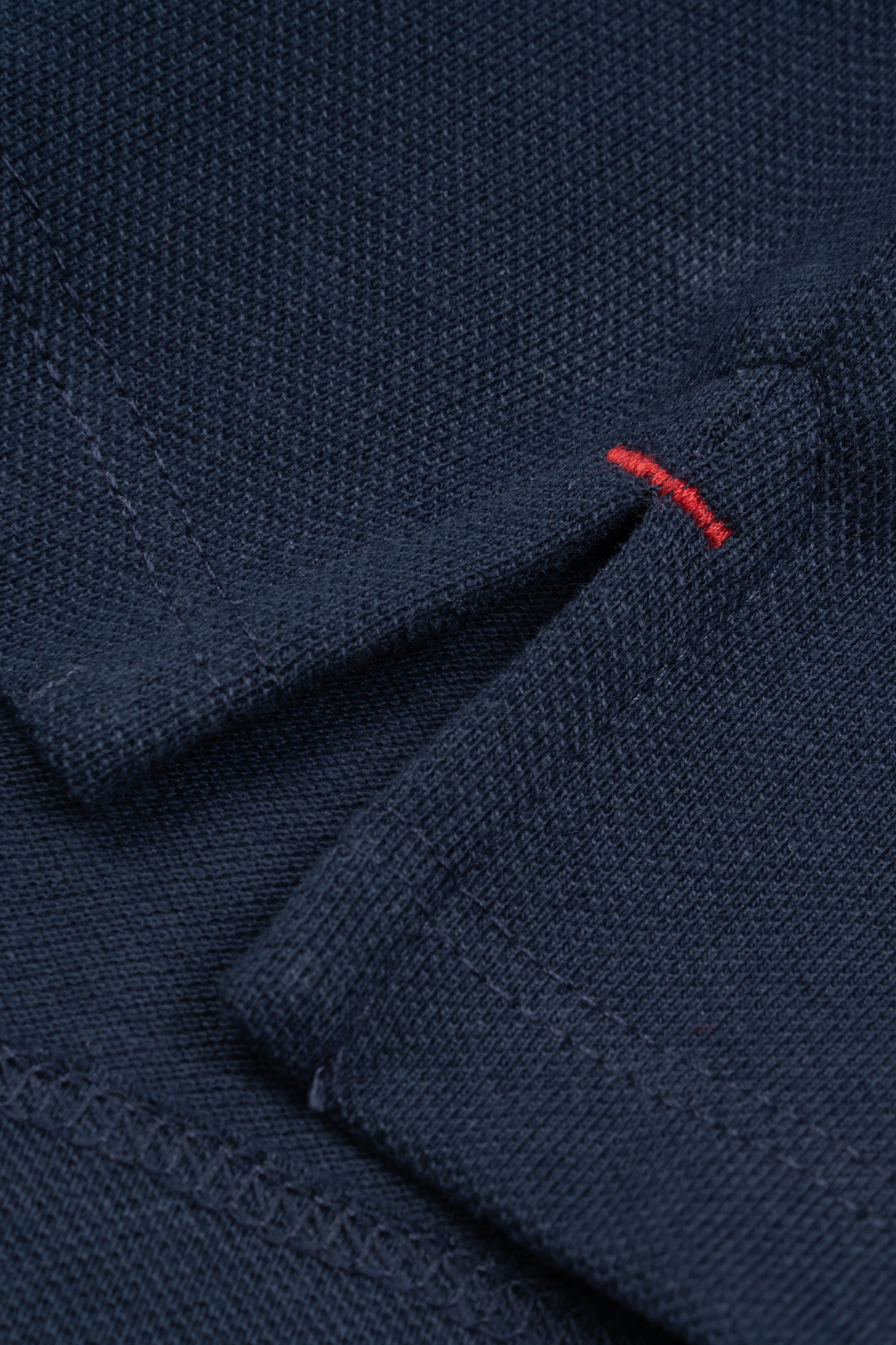 Polo manga larga de niño marino detalle cuello