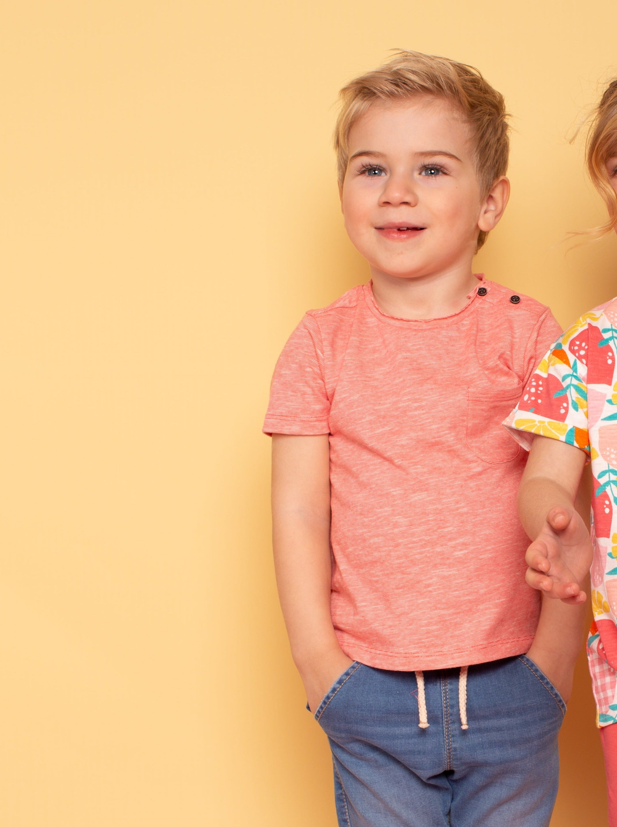 Camiseta de bebé niño coral bolsillo lateral