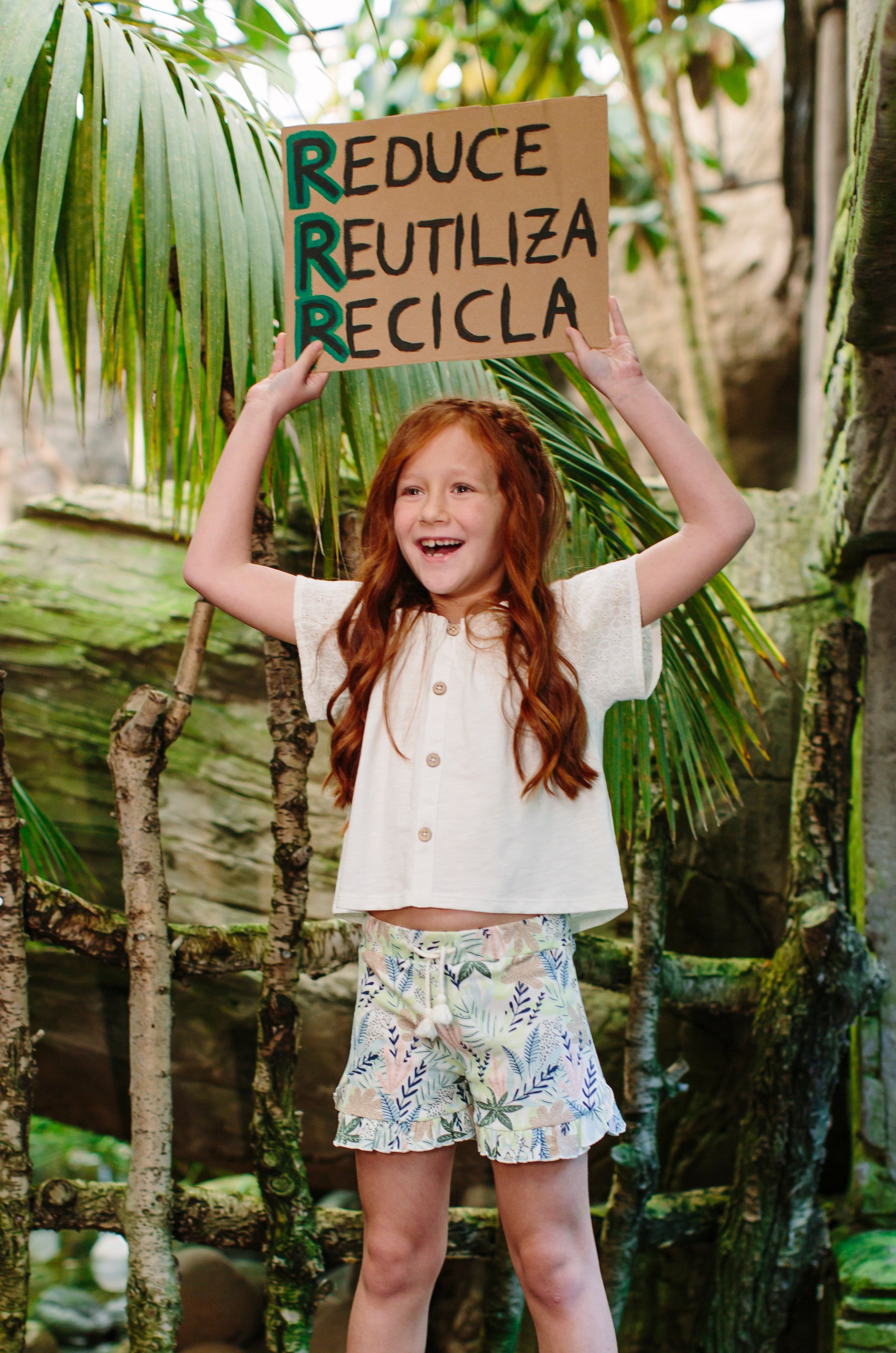 Camiseta de niña crudo mangas en bordado inglés