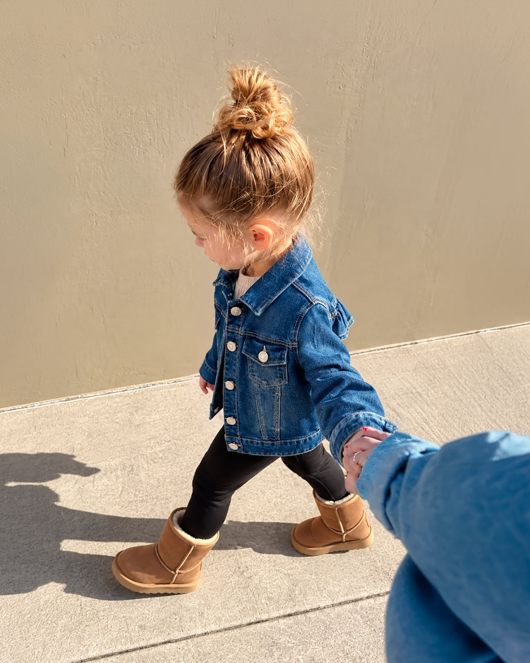 Chaqueta vaquera de niña volante