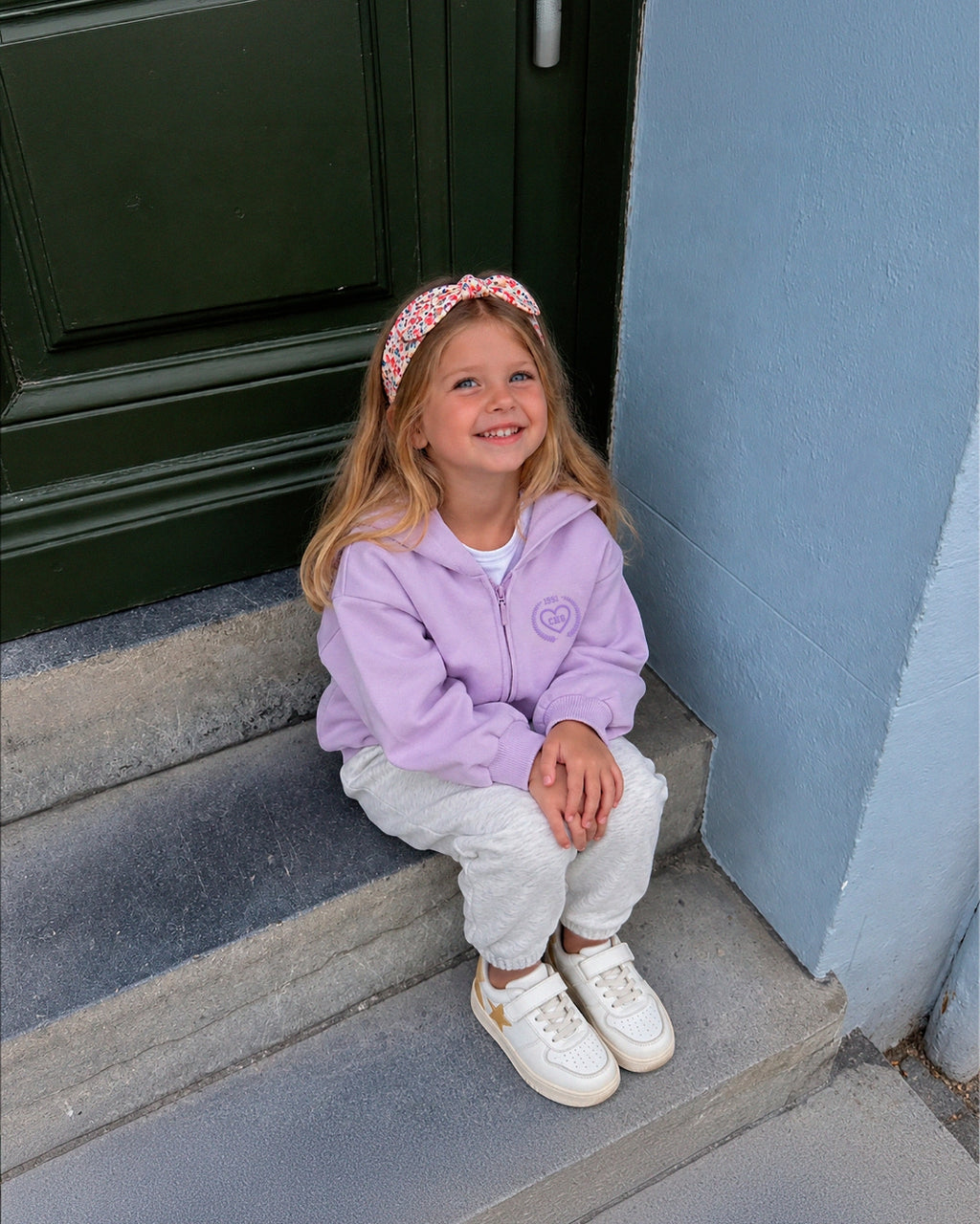 Chaqueta de chándal niña morado con capucha
